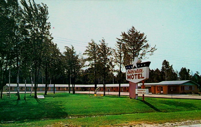 Starlite Motel - Vintage Postcard